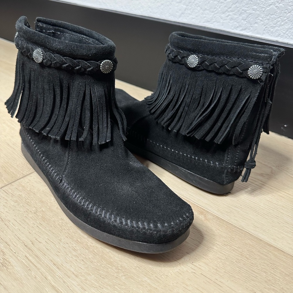 NEW Minnetonka Black Ankle Moccasins Size 7 - Picture 4 of 6